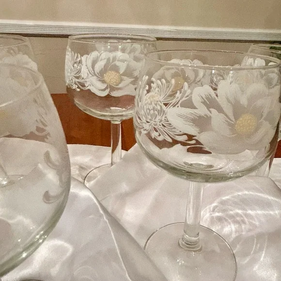 Noritake Design Hand-Painted Elegant Chrysanthemum White Floral - Set of 6